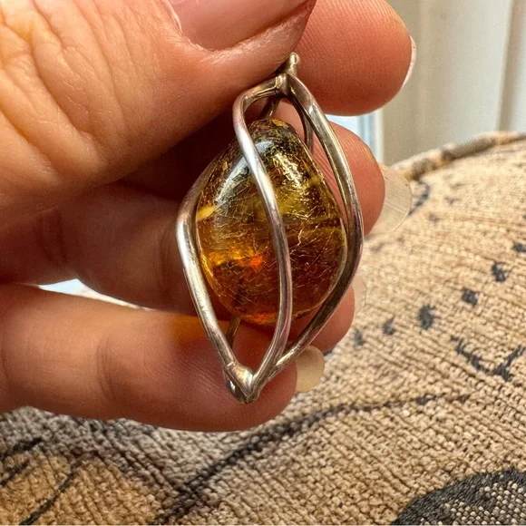 Amber and sterling silver cage pendant. - Picture 7 of 13